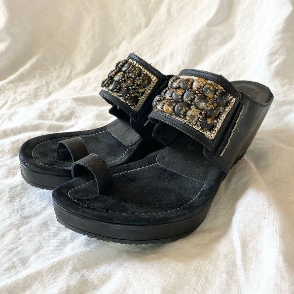 Donald J Palmer Black Beaded Wedge Platform Sandals - Picture 4 of 13
